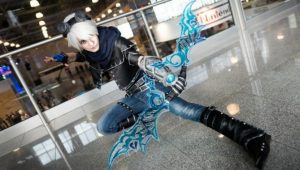 Read more about the article Frosted Ezreal League of Legends Cosplay