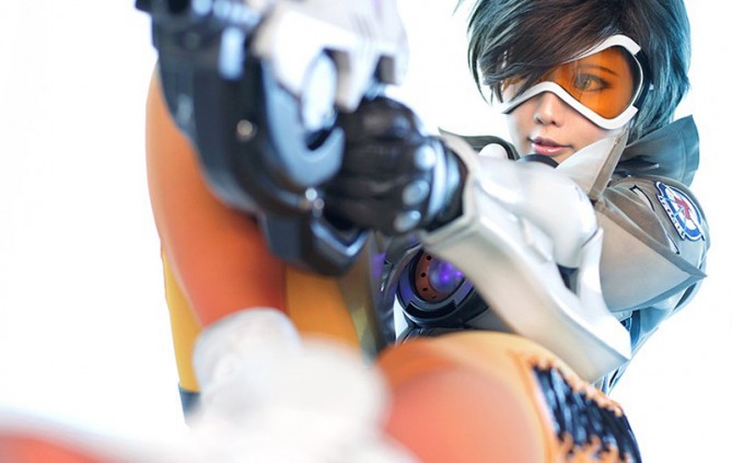 You are currently viewing Tasha Kicks it Up a Notch with Tracer from Overwatch